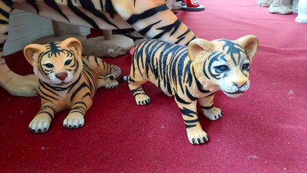 Levensgrote Bengaalse Tijger met 2 welpen