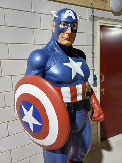 Captain America Marvel lifesize